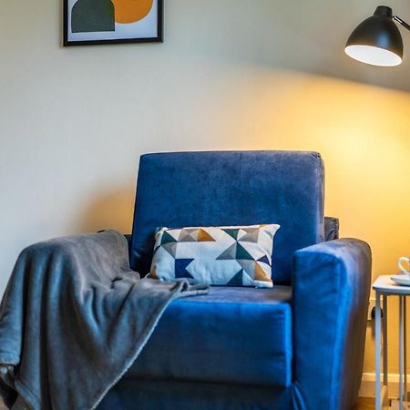 Grange Studio Apartment - Heathrow Staines-upon-Thames Extérieur photo