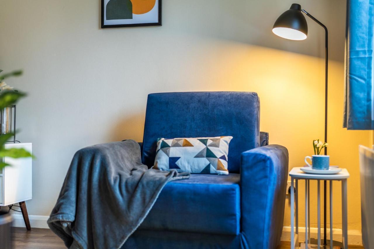 Grange Studio Apartment - Heathrow Staines-upon-Thames Extérieur photo