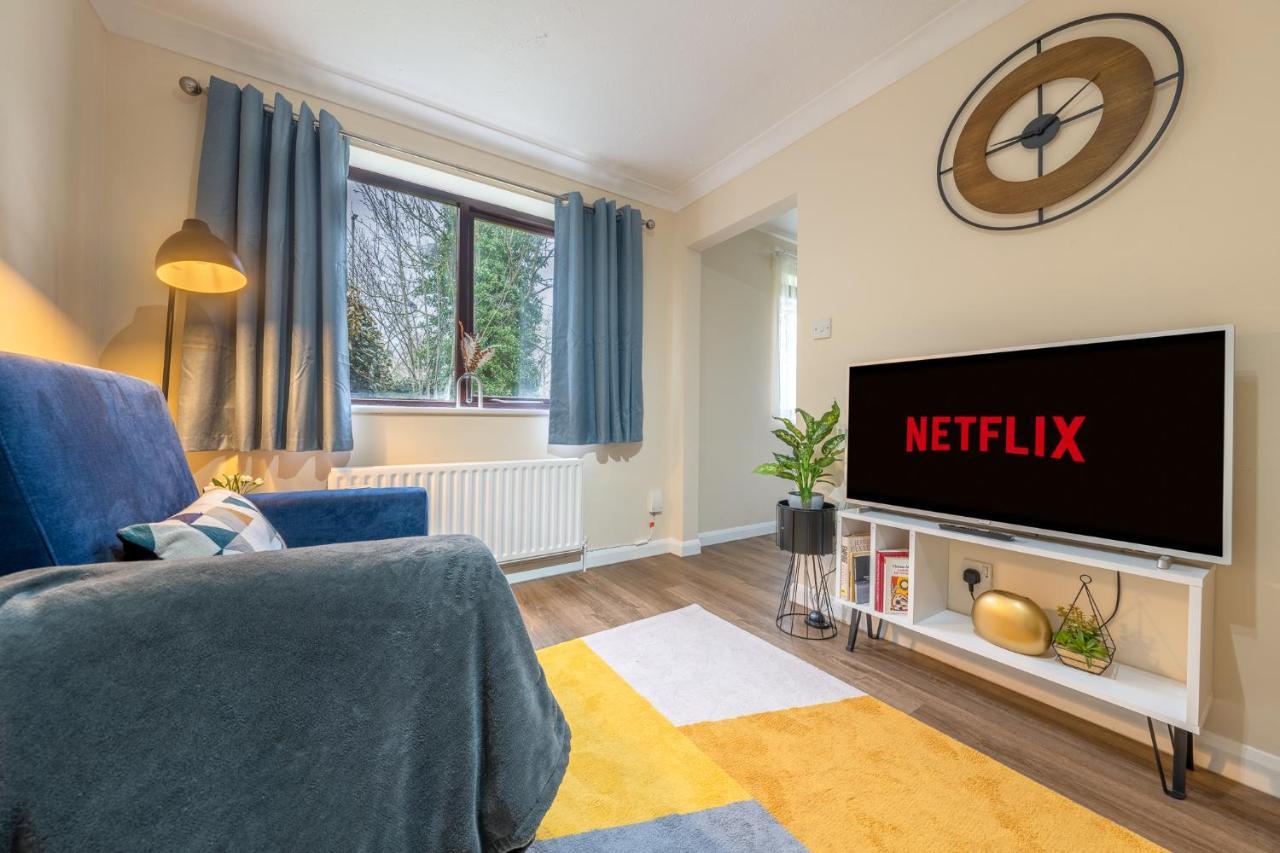 Grange Studio Apartment - Heathrow Staines-upon-Thames Extérieur photo