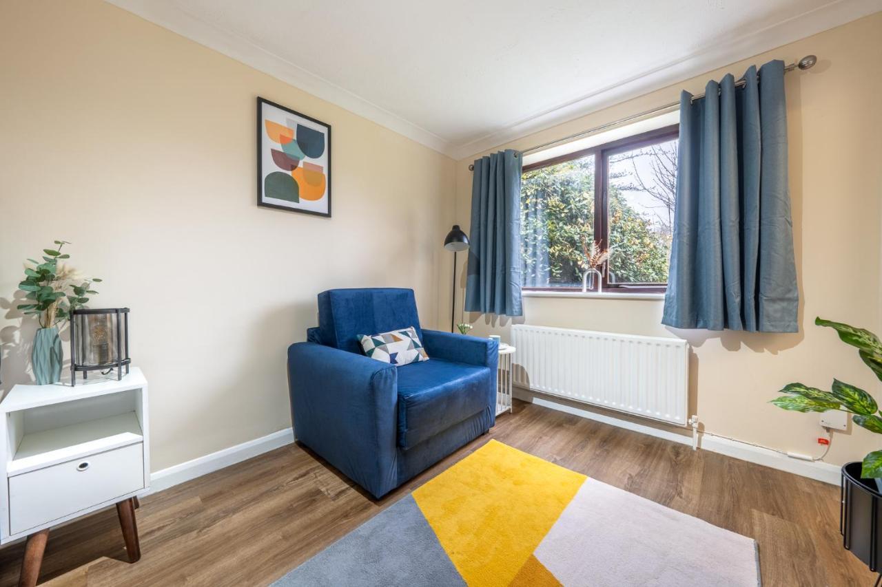 Grange Studio Apartment - Heathrow Staines-upon-Thames Extérieur photo