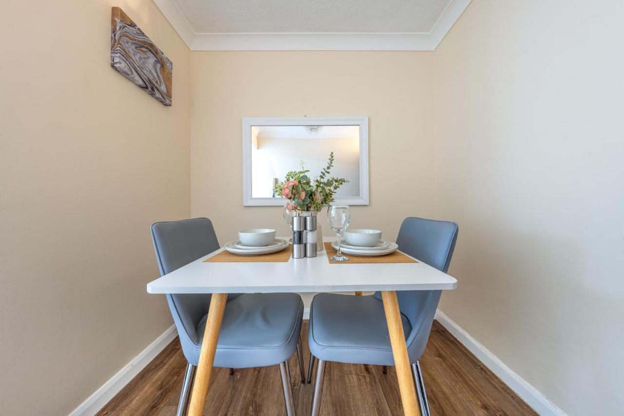 Grange Studio Apartment - Heathrow Staines-upon-Thames Extérieur photo