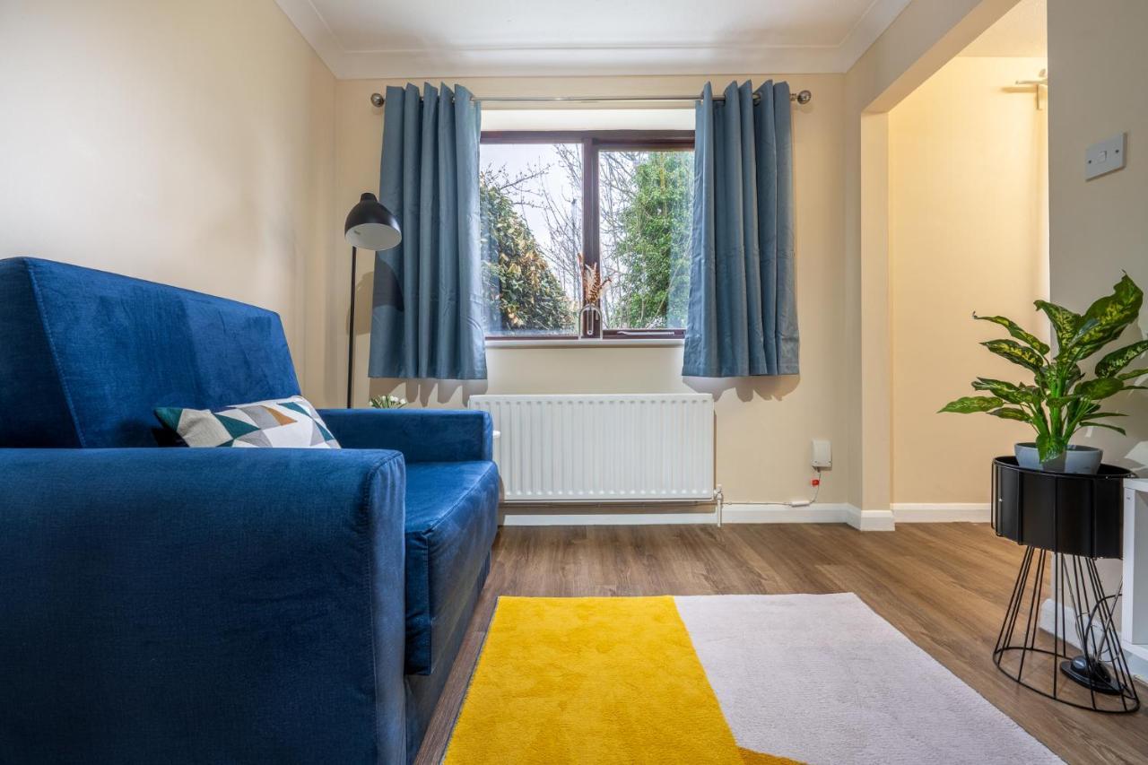 Grange Studio Apartment - Heathrow Staines-upon-Thames Extérieur photo