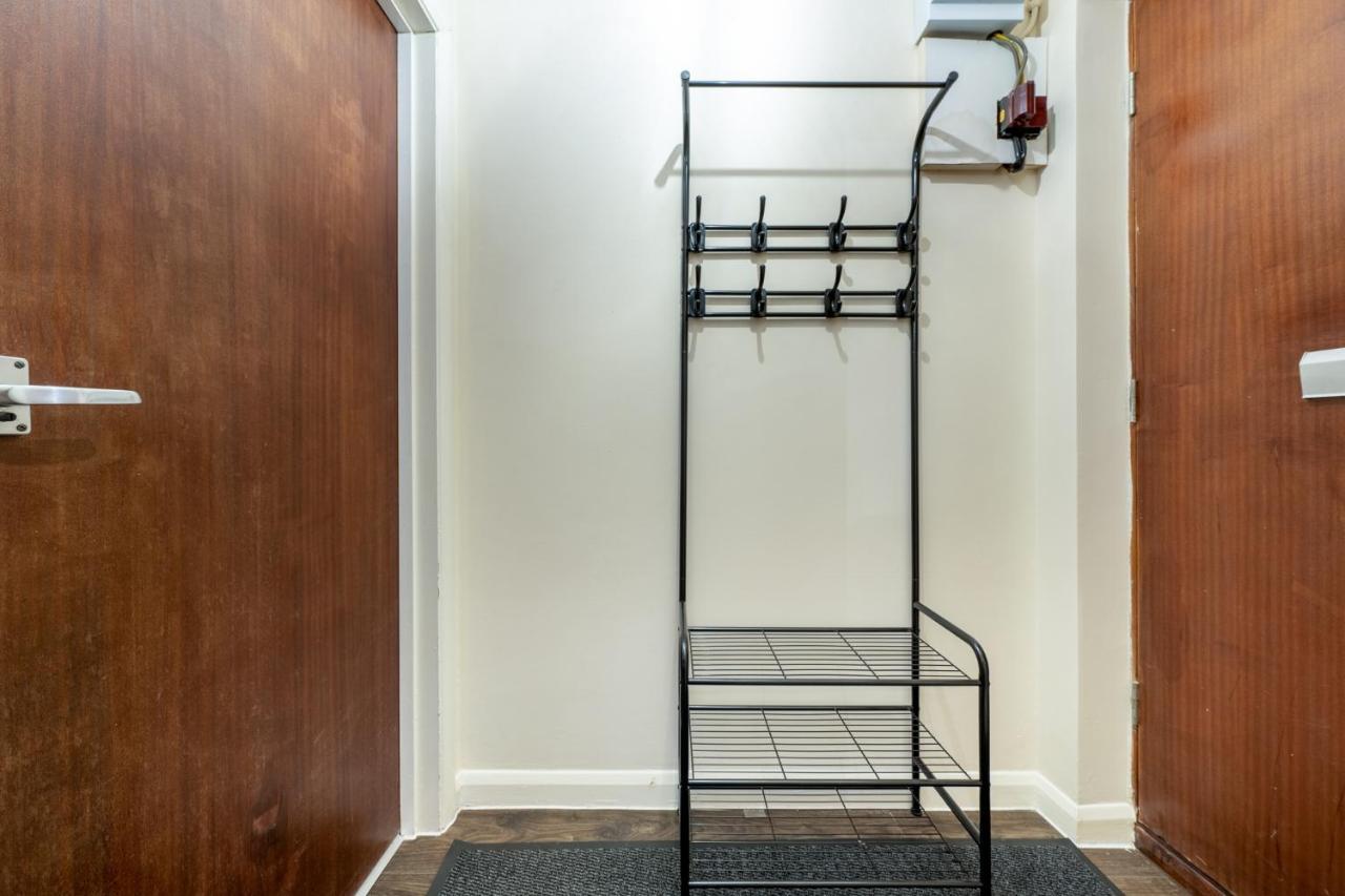 Grange Studio Apartment - Heathrow Staines-upon-Thames Extérieur photo