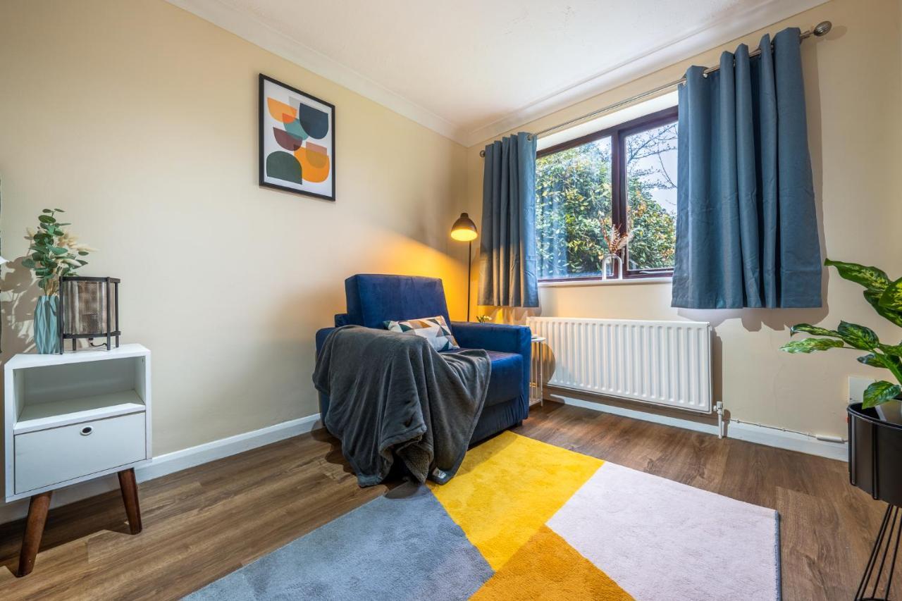 Grange Studio Apartment - Heathrow Staines-upon-Thames Extérieur photo