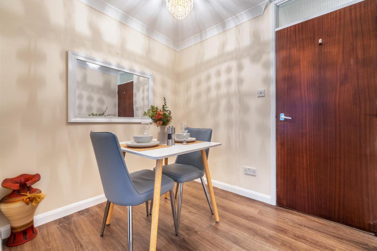 Grange Studio Apartment - Heathrow Staines-upon-Thames Extérieur photo