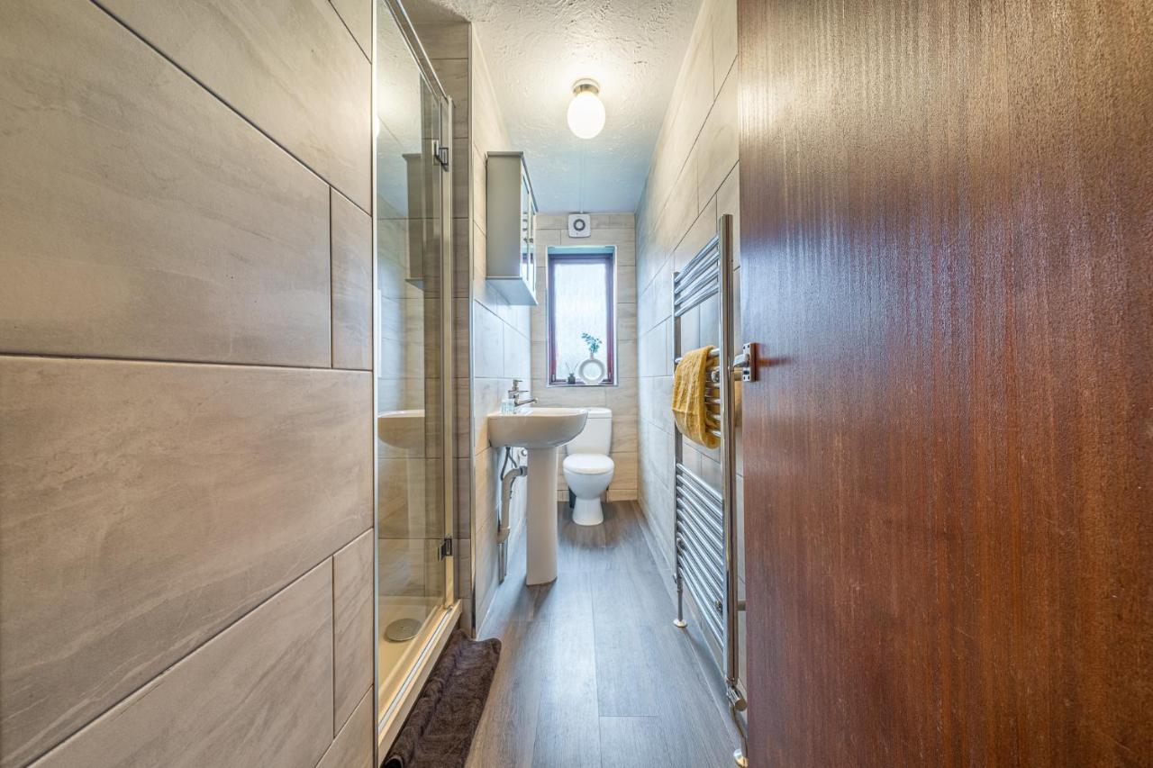 Grange Studio Apartment - Heathrow Staines-upon-Thames Extérieur photo